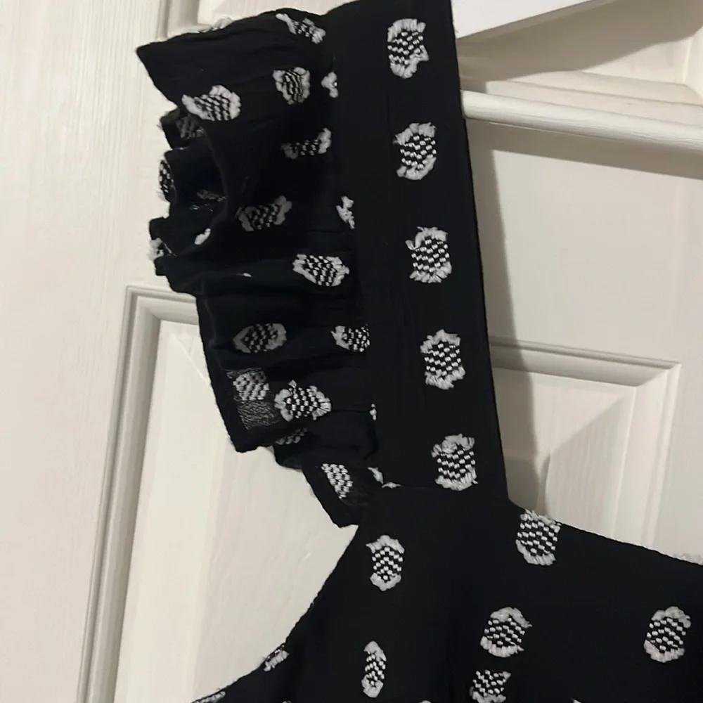 *NEW* LOFT Black & White Flutter Sleeve Dress Size L - Picture 6 of 9